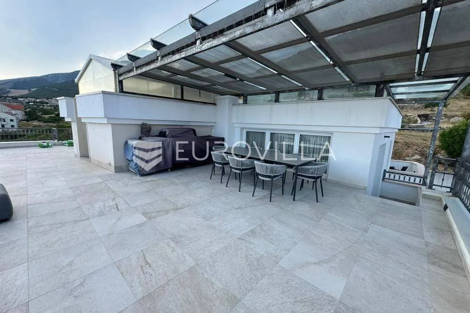 Terrasse - Luxury Penthouse with Plot in Bol Town Centre