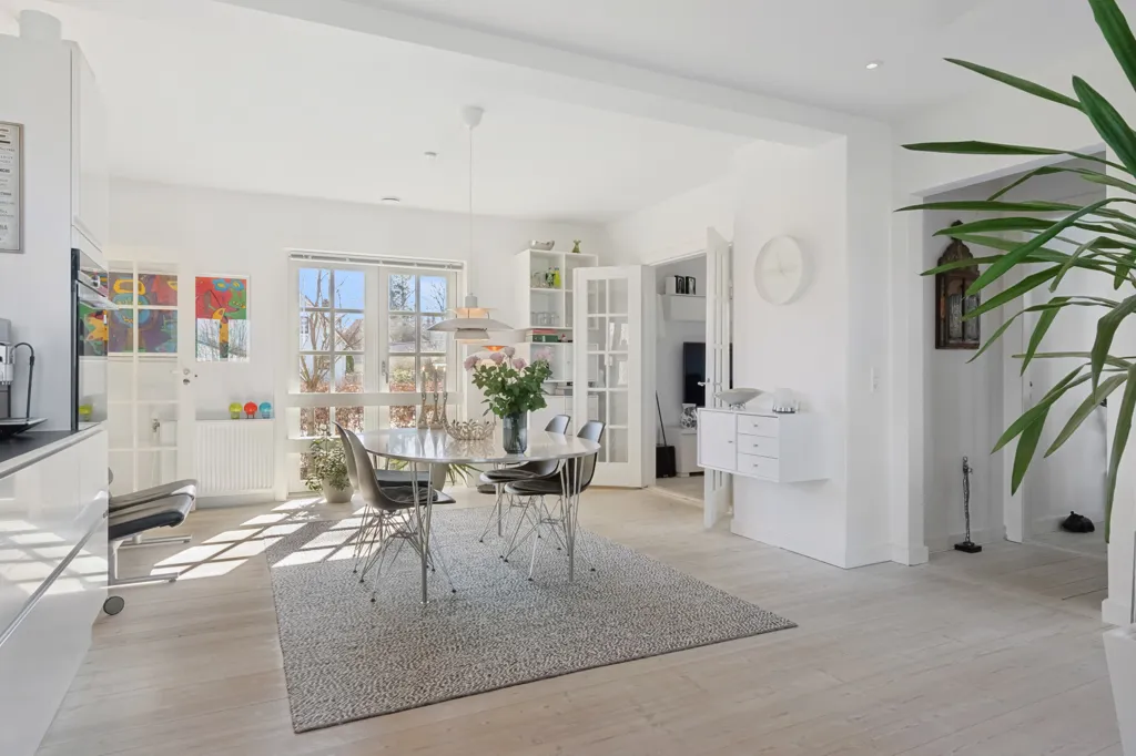 Dining Room - Charming Brick Villa with Terrace in Birkerød