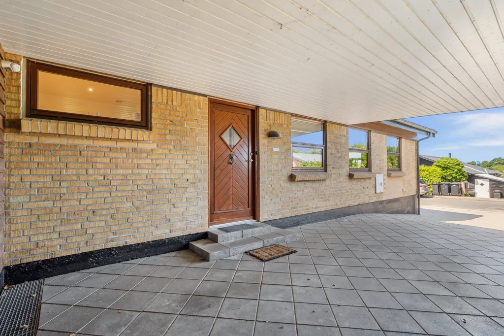 Garage - Fenced Villa with Garden in Korsør