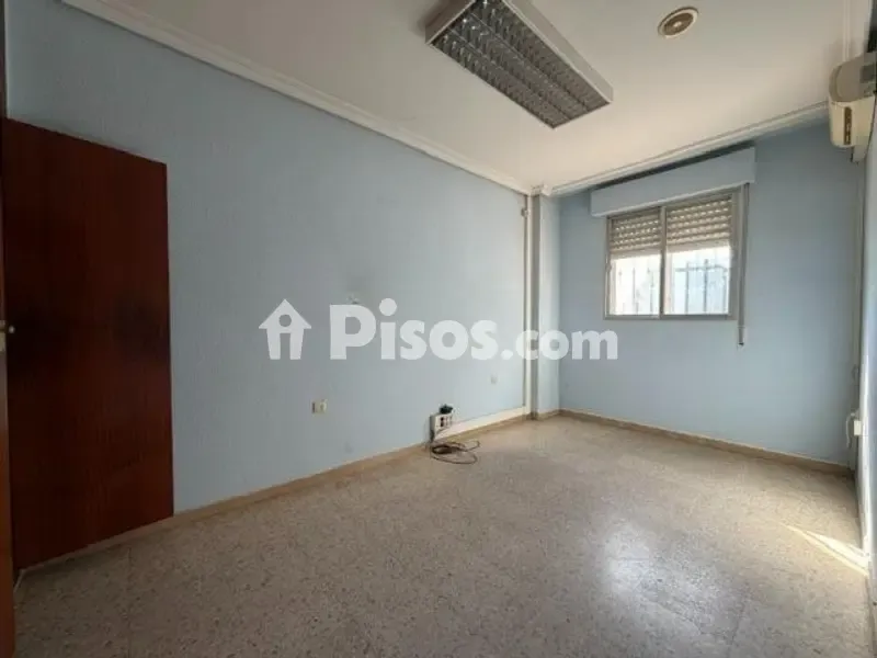 Toad - Flat with Office Conversion in Valdepasillas