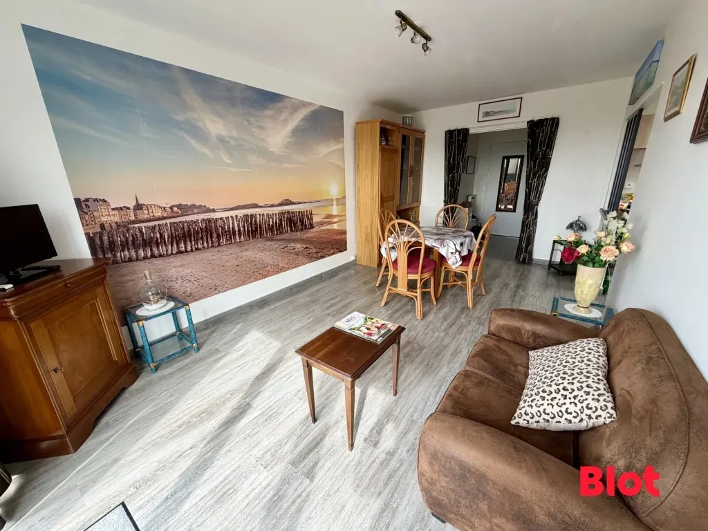 Elutuba - 2-Bedroom Apartment with Balcony in Saint-Malo