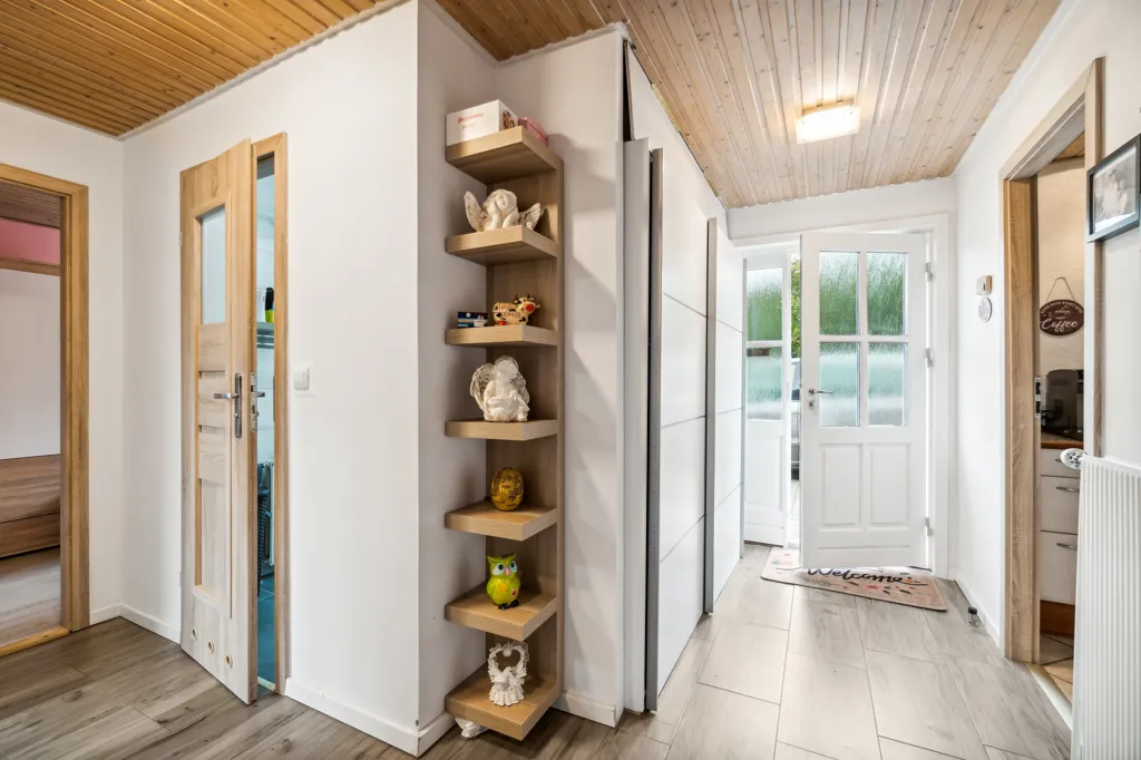 Hallway - Villa with Play Area near Give