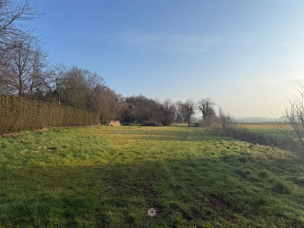 Aed - Landscaped Plot with Views in Celles