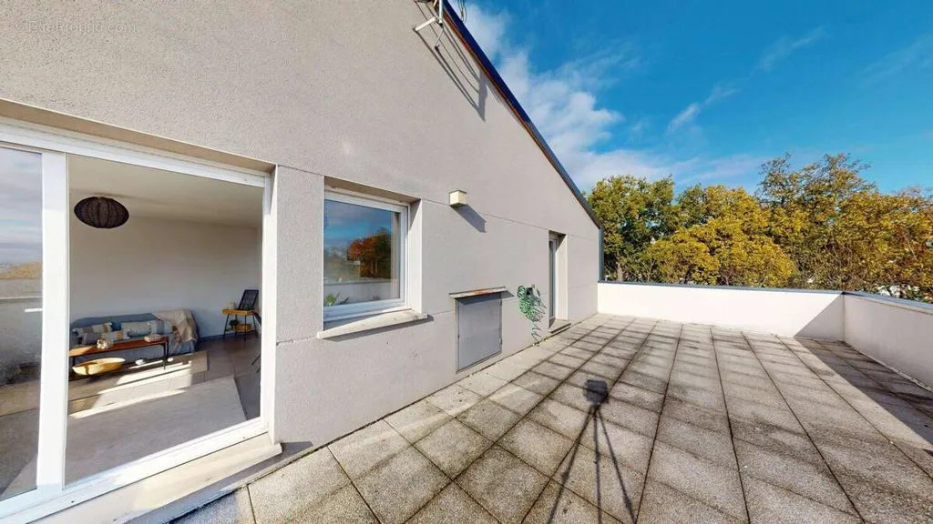 Terrace - 3-Bed Flat with Terrace in Colomiers