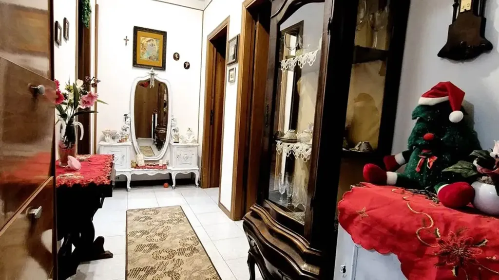 Esik - Three-Bedroom Apartment in Ancona