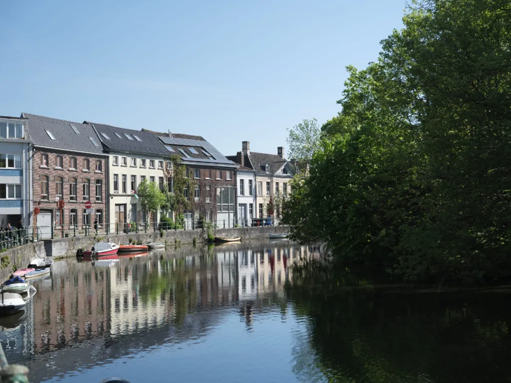 Renovated Townhouse with Water View in Gent Centre
