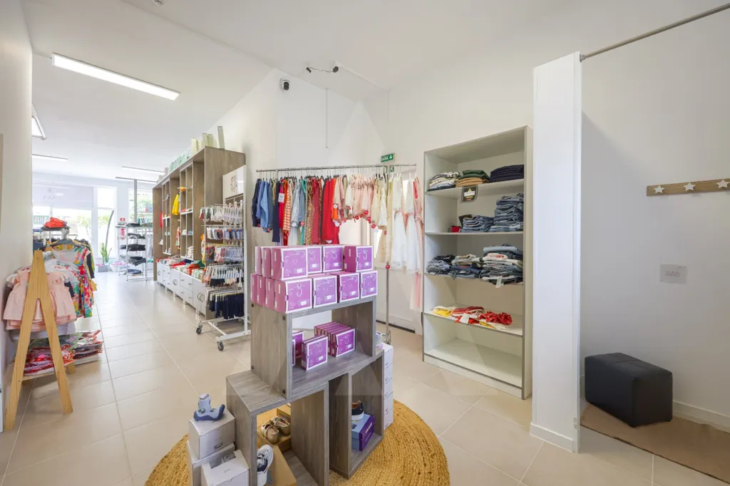 Pièces - Operational Clothing Store in Palhaça Centre