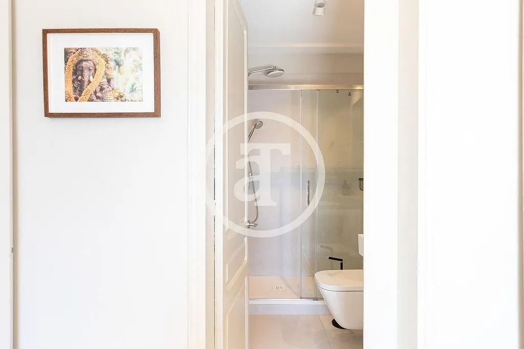 Salles de bain - Furnished Flat with Balcony in La Nova Esquerra de l'Eixample