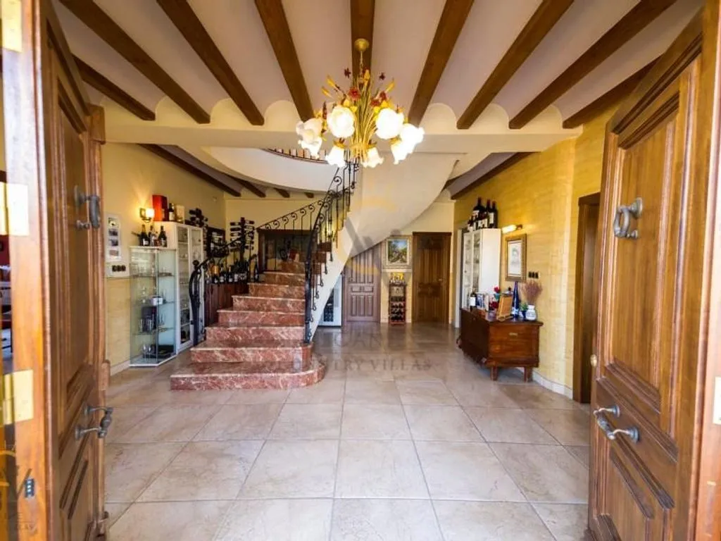 Esik - Luxury House with Pool in Pinoso