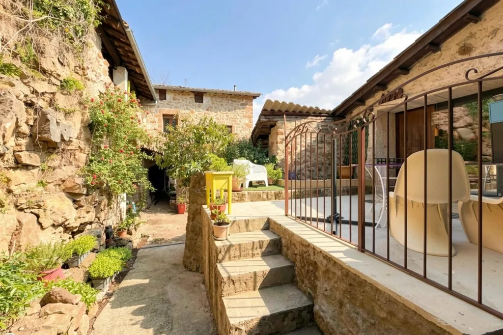 Terrasse - Propriété de Caractère avec Vue Panoramique à Vals-les-Bains
