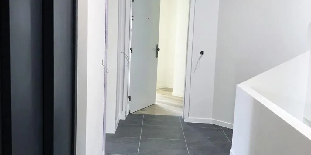 Entrée - Appartement Neuf avec Terrasse à Ukkel
