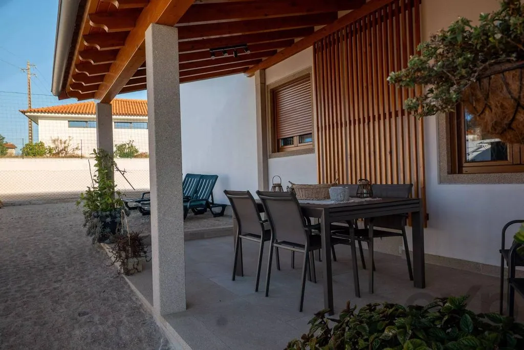 Terrasse - Luxury Villa with Greenbelt View in Friestas