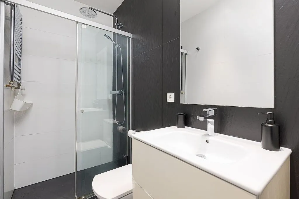 Salles de bain - 1-Bedroom Apartment with Elevator in Old Town
