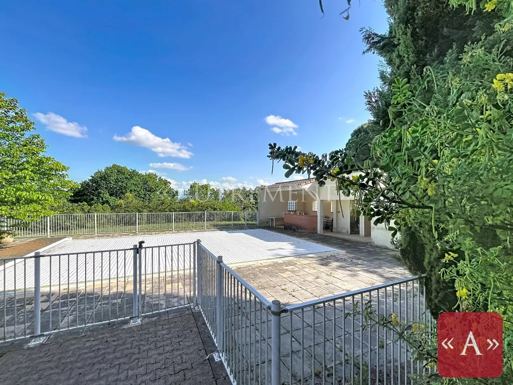 Bassein - Architectural House with Panoramic Park View