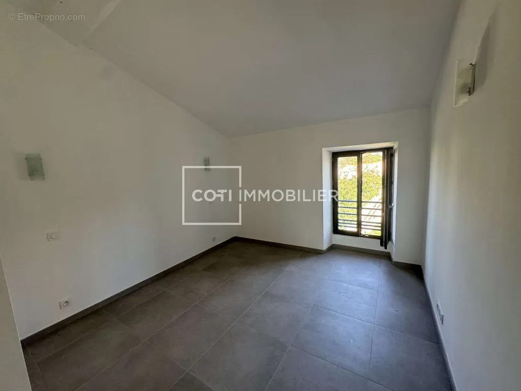 Stanze - Modernised 2-Bed Apartment in Propriano Centre