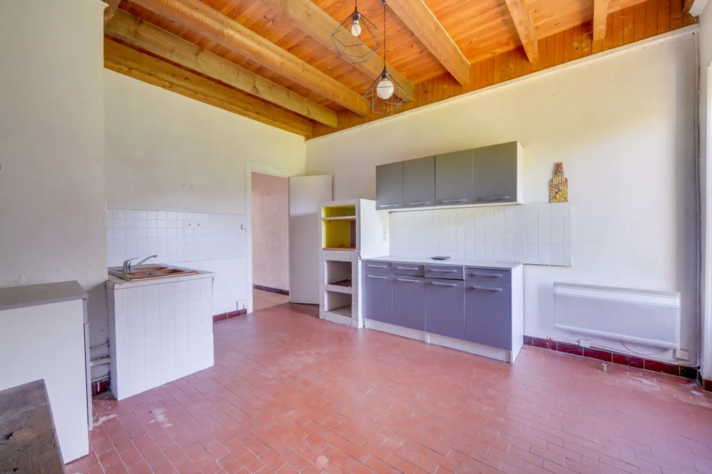 Cuisine - Maison en Pierre à Rénover avec Jardinet à Salignac