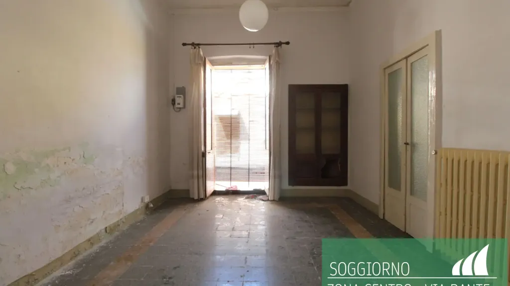 Esik - Independent House to Renovate in Mesagne