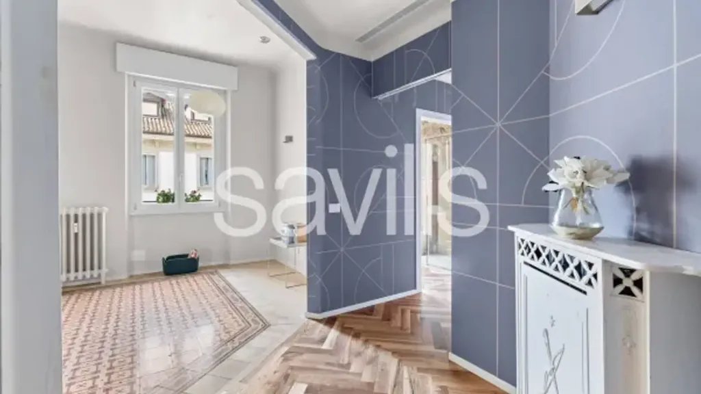 Entrée - Restored Triplex with Balcony in Milan
