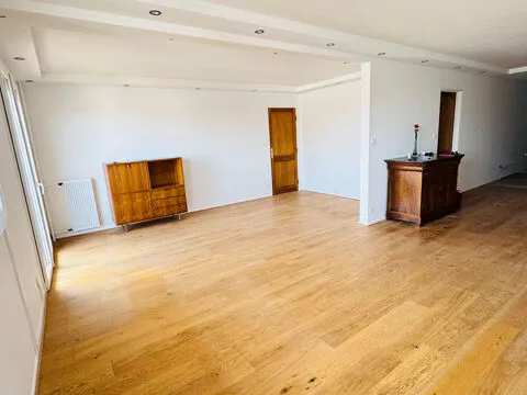 Elutuba - Spacious 4-Bedroom Apartment with Balcony in Dijon