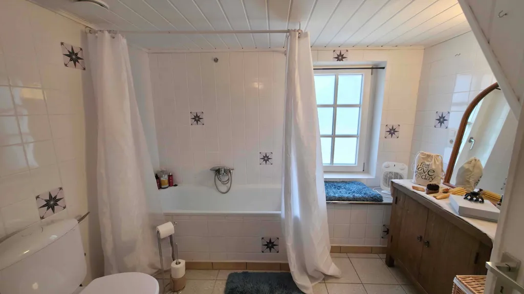 Salles de bain - Maison Rénovée avec Vue Panoramique à Vollezele