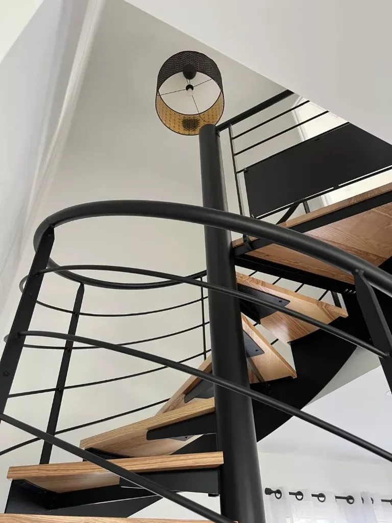 Pièces - Maison Contemporaine avec Prestations Haut de Gamme à Proximité des Commodités