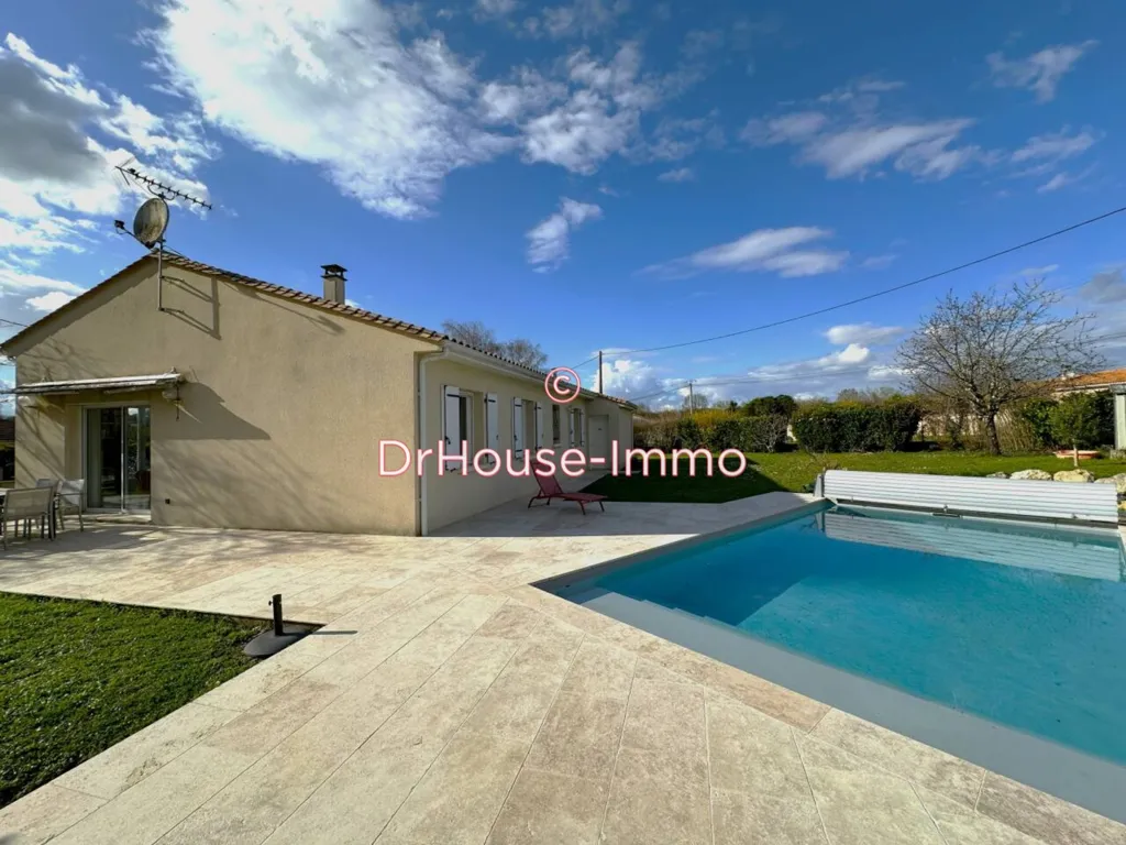 Piscine - Maison de Plain-Pied avec Piscine à Champniers