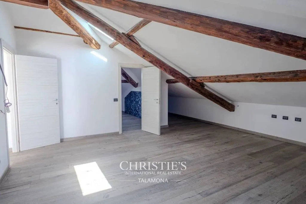Toad - Luxury Villa with Pool in Casbeno, Varese