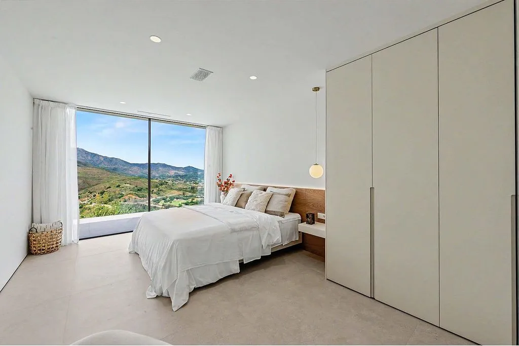 Magamistoad - Passivhaus Villa with Infinity Pools in La Cala Golf