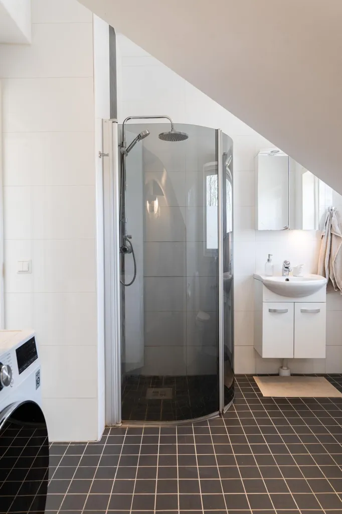 Vannitoad - Apartment with Balcony in Blåsbo, Västerås
