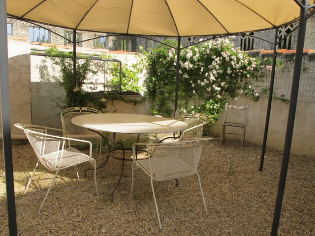 Terrasse - Propriété pour Événementiel avec 10 Logements à Pernes-les-Fontaines