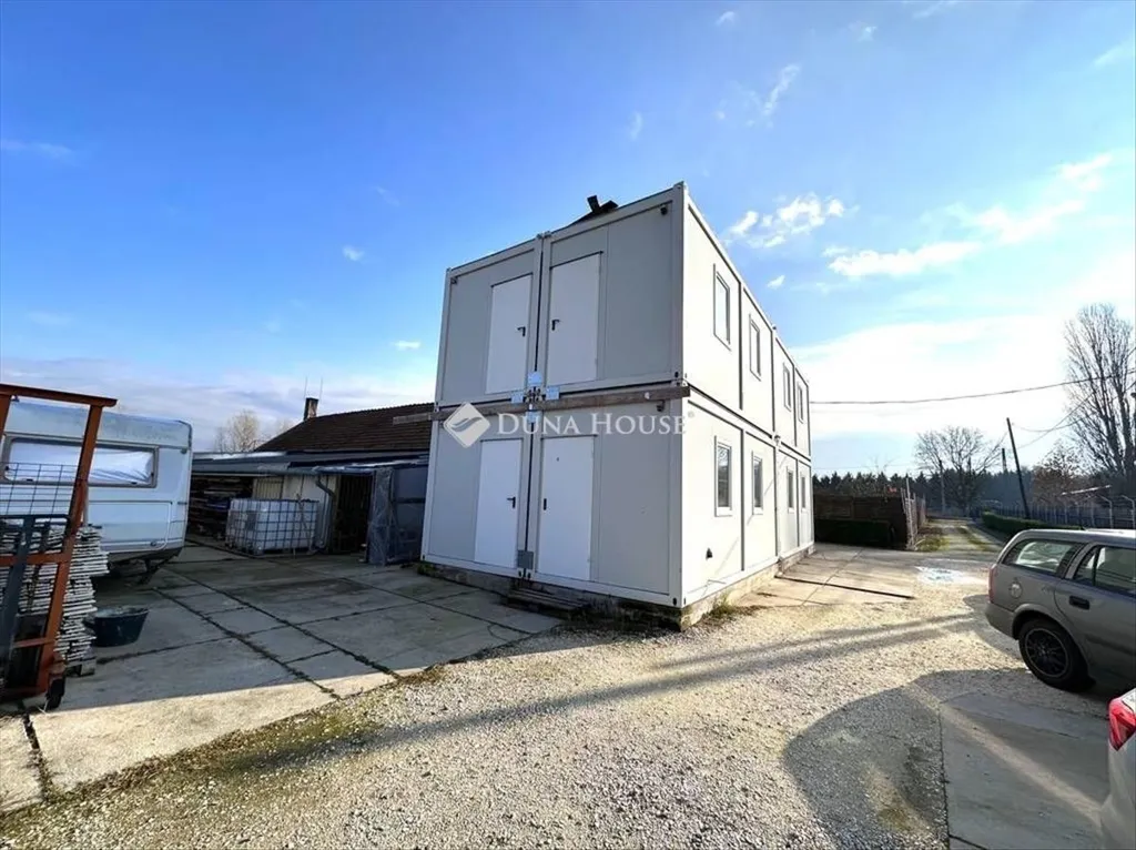 Esterno - Industrial Workshop with Office Space in Monor