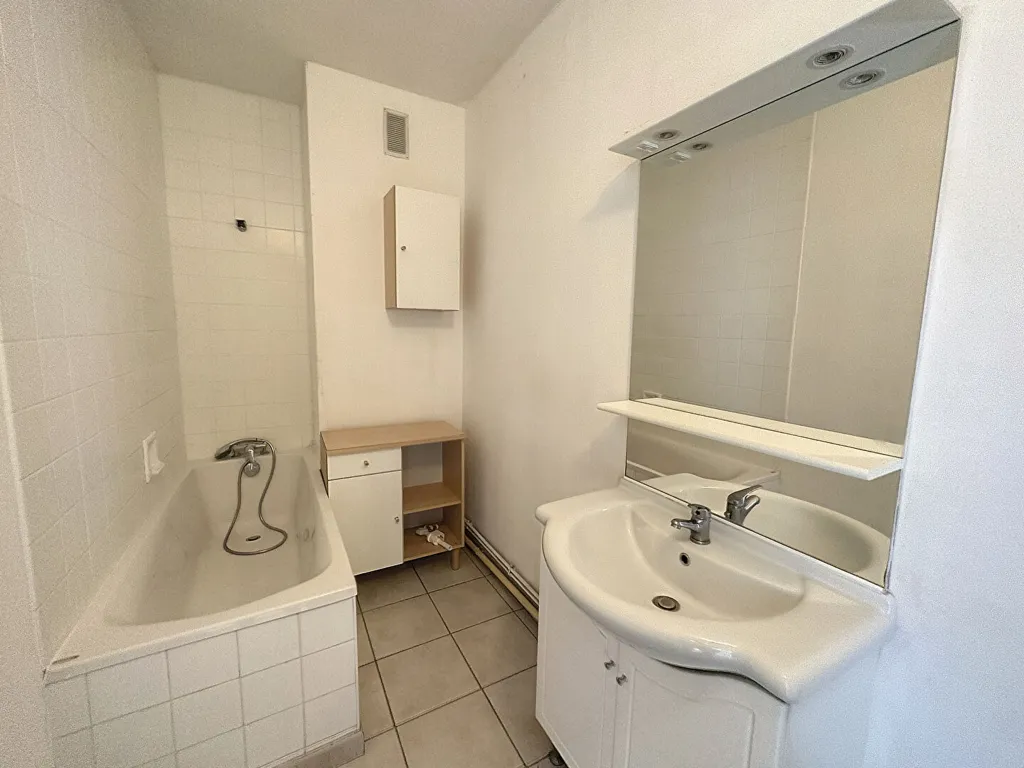 Vannitoad - 2-Bedroom Apartment with Balcony in Montauban Centre