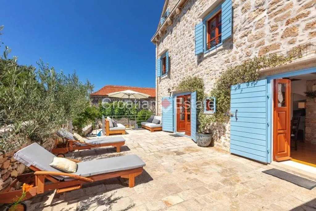 Terrass - Stone House with Pool and Sea View in Postira