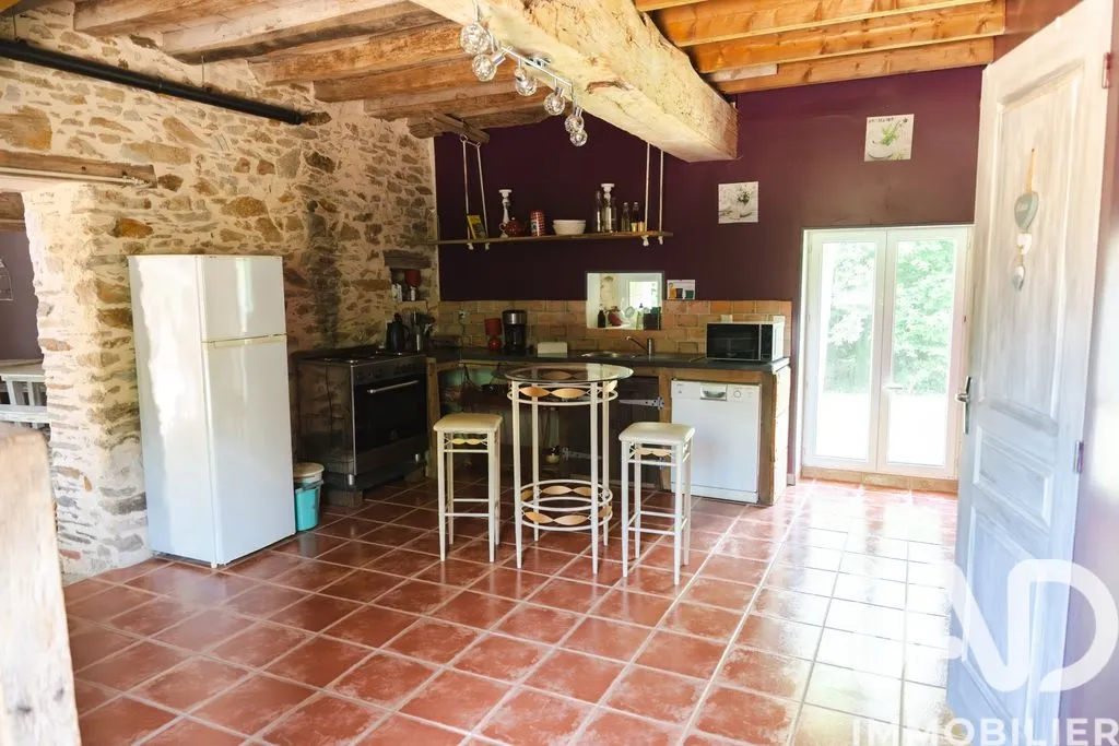 Köök - Charming Gîte with Reception in Les Hauts-d'Anjou