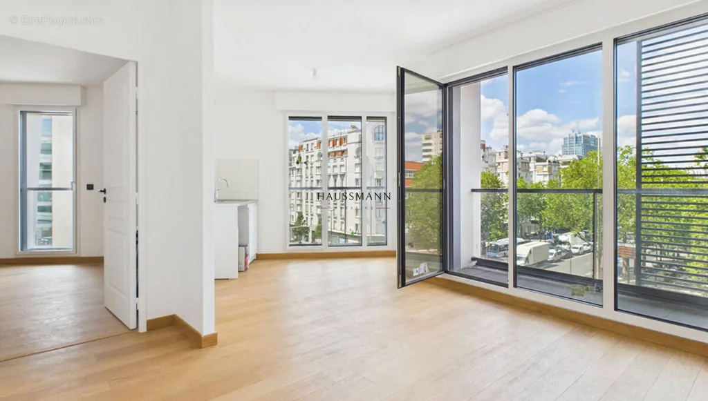 Stanze - Apartment with Loggia in Paris XVII