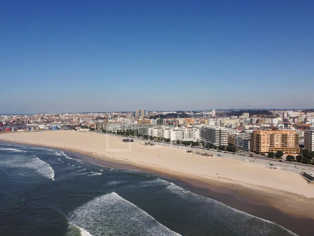 Duplex Apartment with Private Garden in Matosinhos