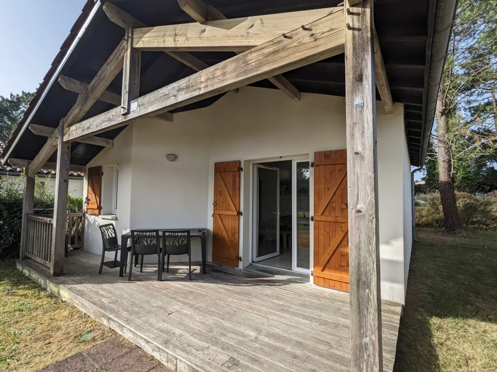 Terrasse - Chalet T3 avec Piscine à Ondres