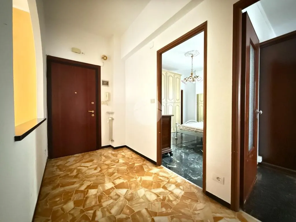 Esik - Spacious Flat with Balcony in Genoa