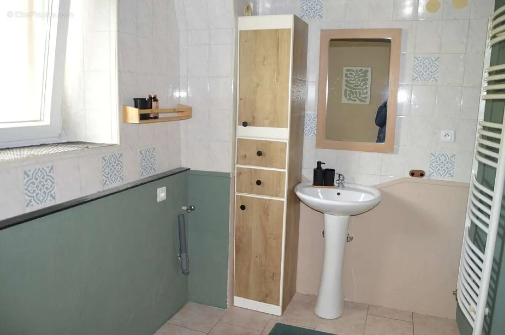 Salles de bain - Immeuble de 3 Logements avec Balcon à Soucht