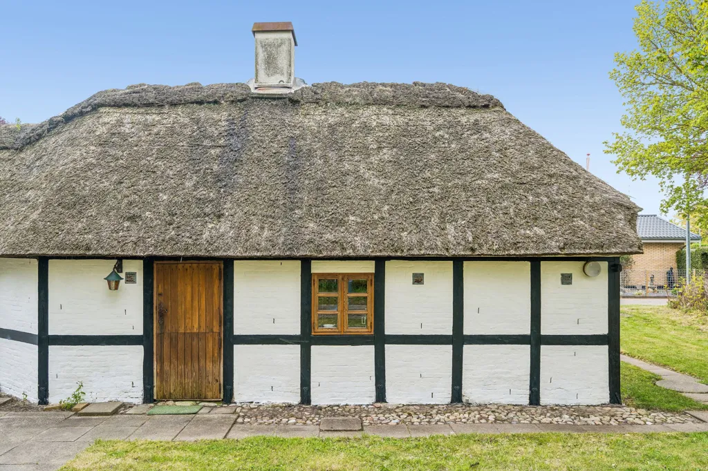 2-room house in Asaa