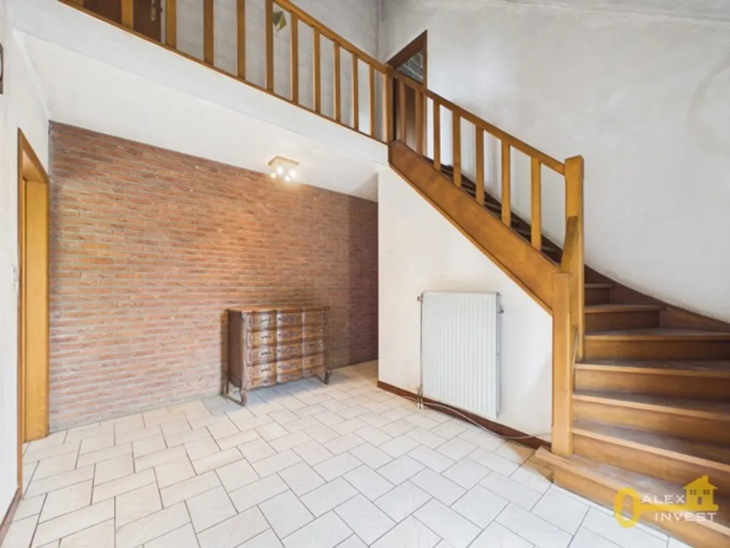 Stanze - 4-Bedroom Villa with Garden in Quiet Location