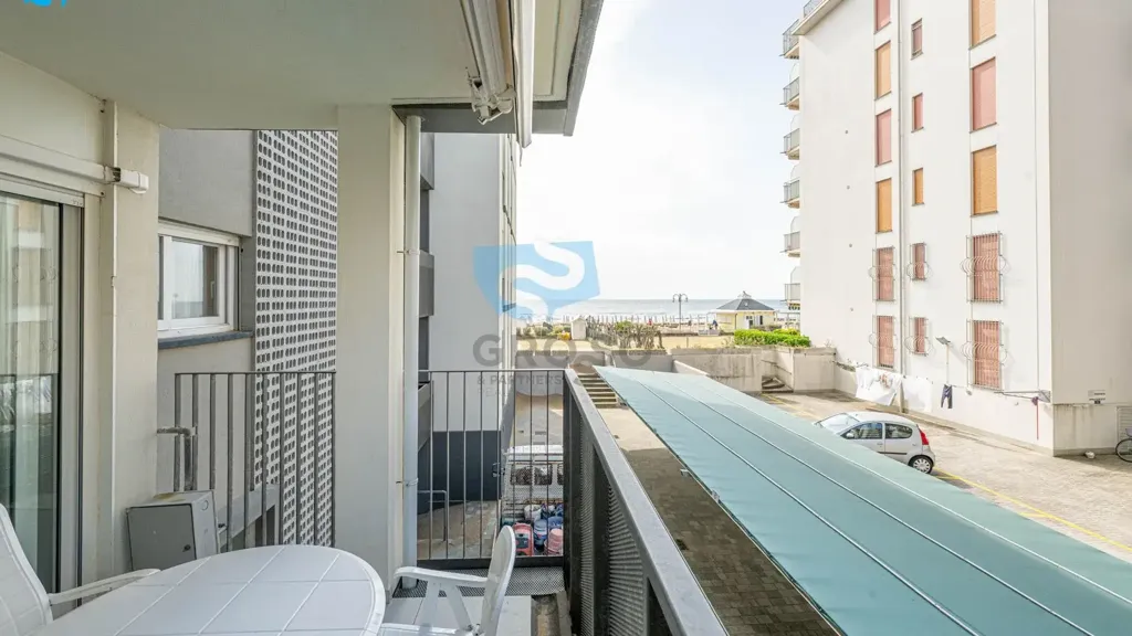Balcon - Seafront Apartment with Private Beach in Jesolo