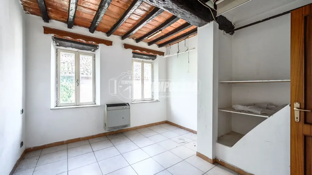 Rooms - Independent House for Renovation in Maranello