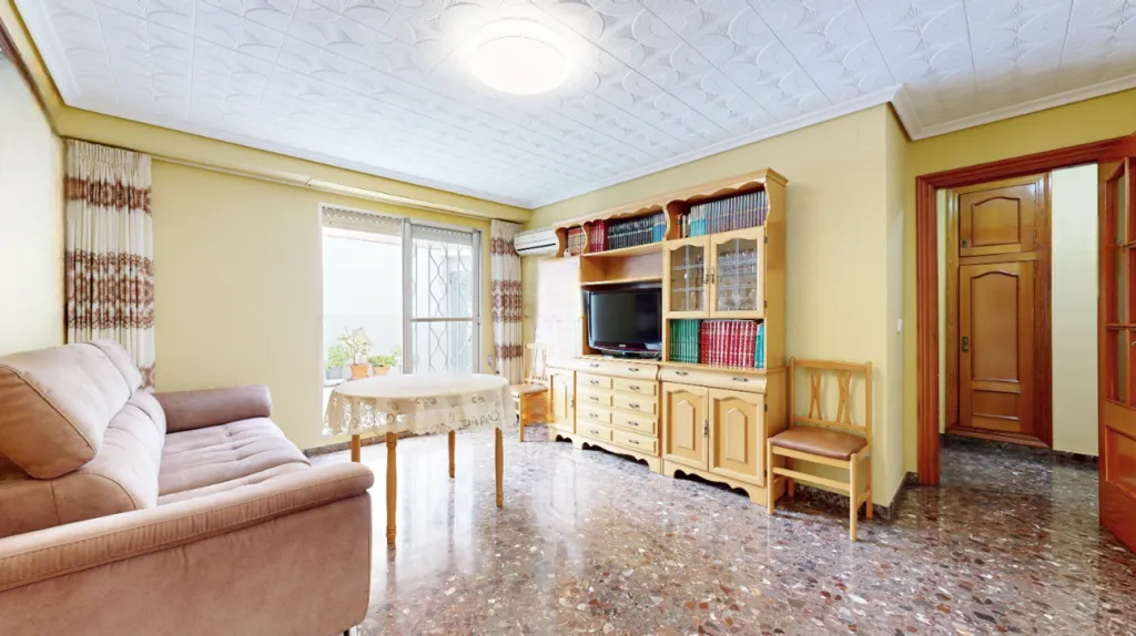 Elutuba - Two-in-One Property with Terrace in Torrent