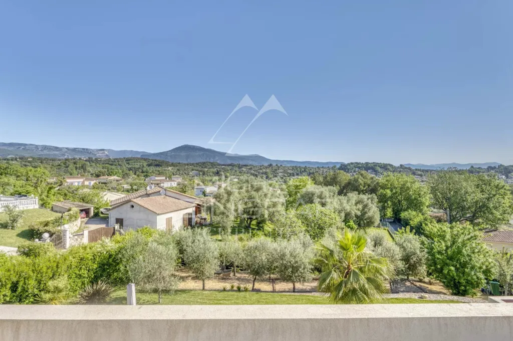 Rõdu - Contemporary Villa with Pool near Valbonne