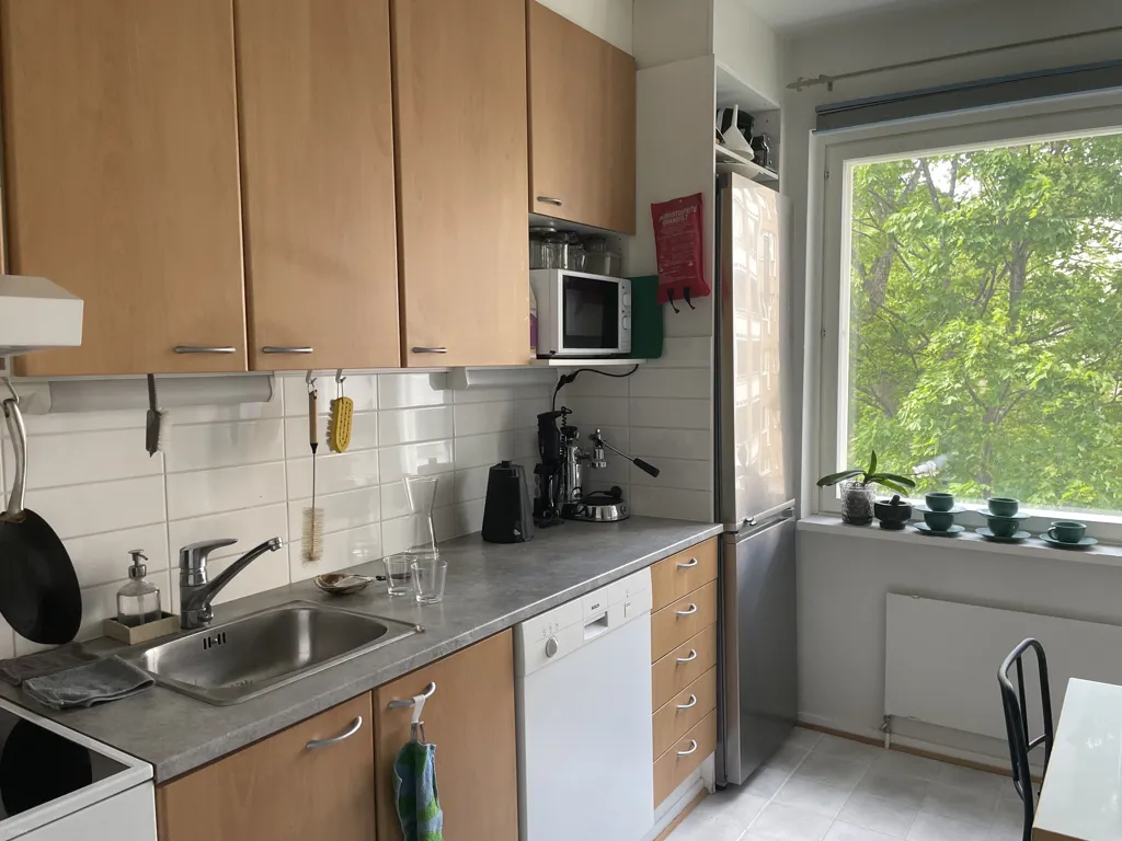 Kitchen - Bright Apartment with Balcony in Hakaniemi, Helsinki