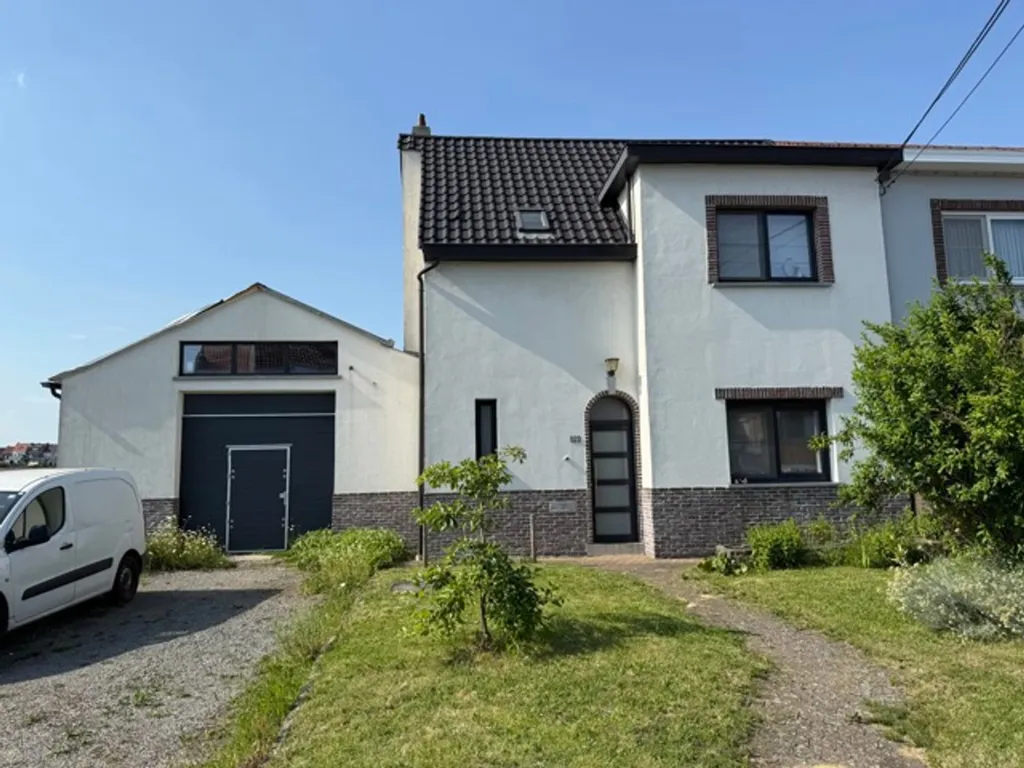 Exterior - House with Large Loft in Well-located Area