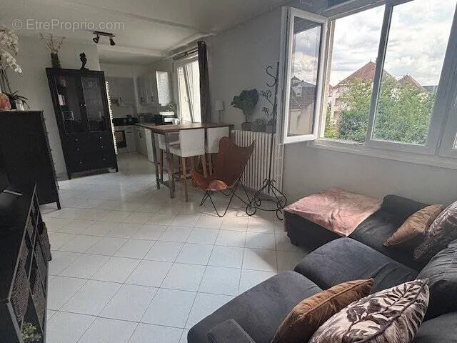Elutuba - Bright Apartment with Parking near City Centre