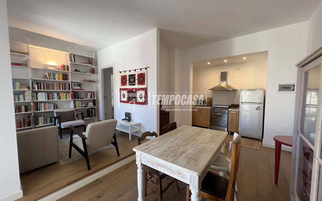 Elutuba - Modernised Flat with Balcony in Monza Centre