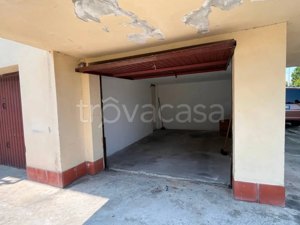Garaaž - Apartment with Balcony in Formigana Centre